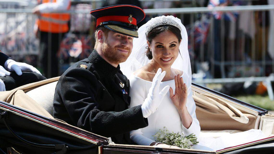 WINDSOR, ENGLAND - MAY 19: (EDITORS NOTE: Retransmission of #960087582 with alternate crop.) Prince Harry, Duke of Sussex and Meghan, Duchess of Sussex wave from the Ascot Landau Carriage during their carriage procession on Castle Hill outside Windsor Castle in Windsor, on May 19, 2018 after their wedding ceremony. (Photo by Aaron Chown - WPA Pool/Getty Images)