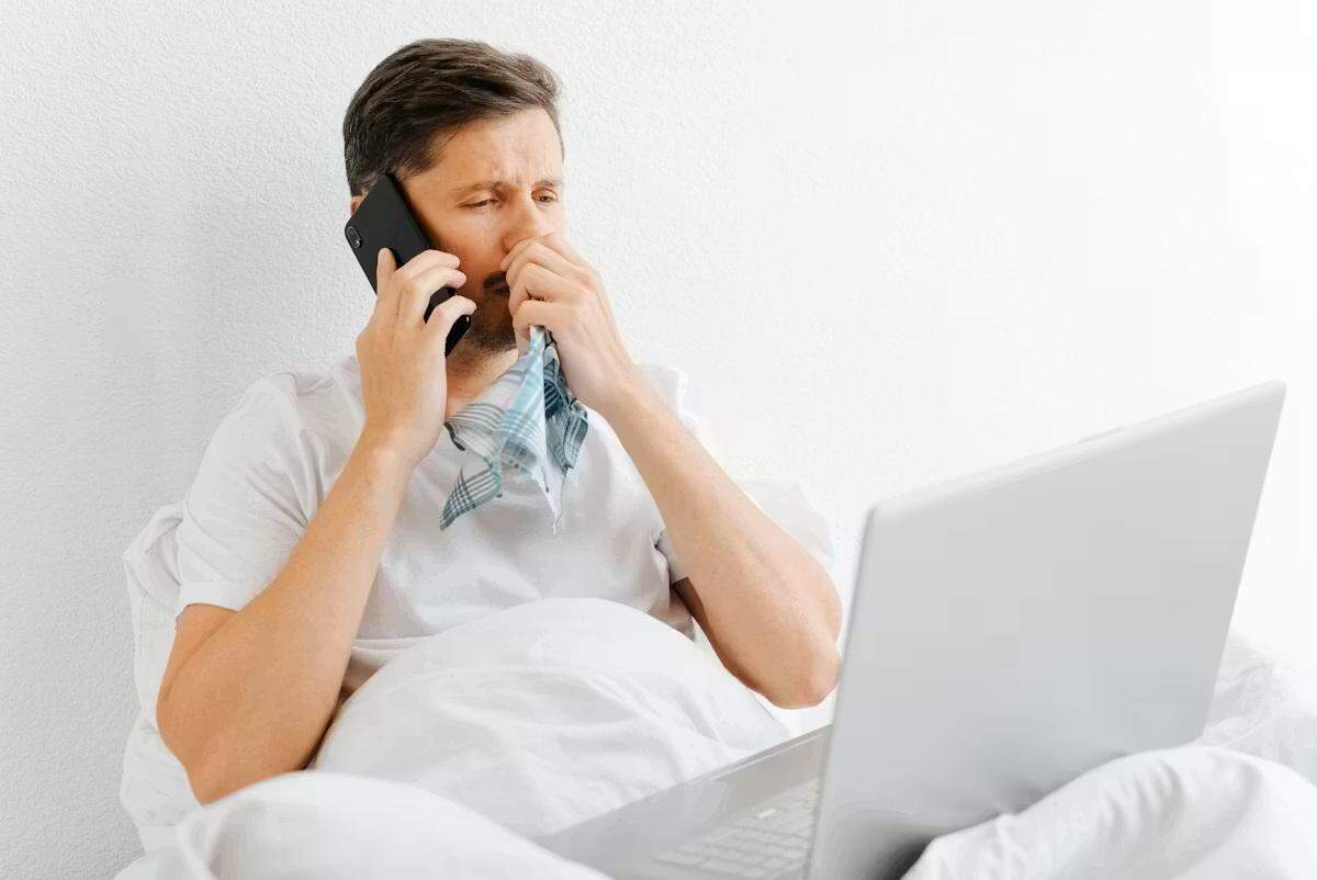 La cibercondría nos recuerda que, en la era digital, el pensamiento crítico es tan necesario como cualquier medicina para aprender a navegar con seguridad en este océano de información.