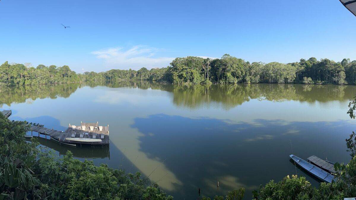 Vista de la Laguna Garzacocha, desde Selva Lodge, Amazonía ecuatoriana.