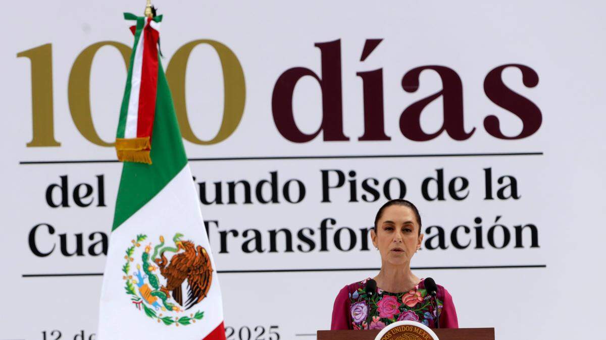 La presidenta mexicana Claudia Sheinbaum hace un repaso de los primeros 100 días de su gobierno, el domingo 12 de enero de 2025, en Ciudad de México.