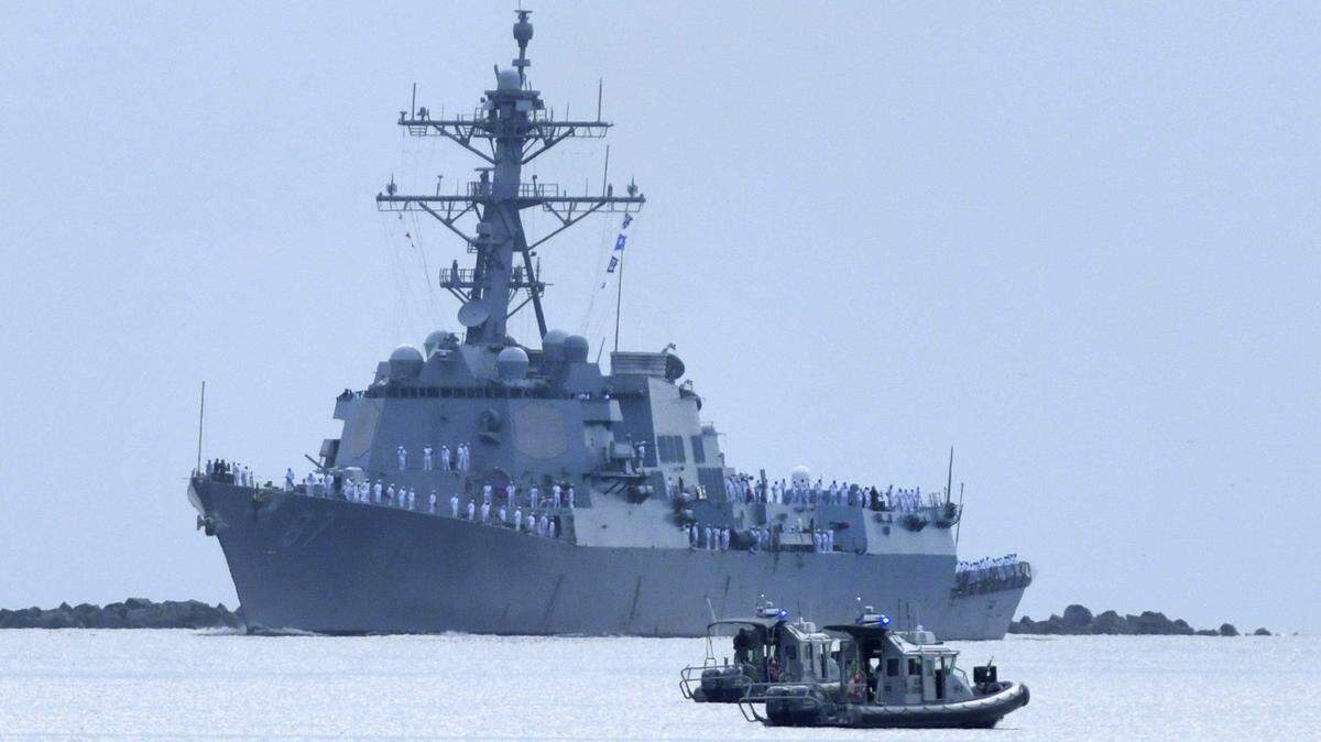 Las fuerzas estadounidenses a bordo del destructor USS Mason clase Arleigh Burke respondieron a la llamada de socorro desde el buque petrolero Central Park, dijeron dos funcionarios de defensa estadounidenses.