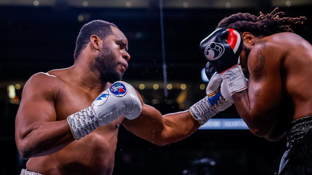 Frank Sánchez está listo para el asalto al cielo de la división pesada. El cubano ha demostrado una y otra vez ante una oposición limitada su talento y como era de esperar superó a Scott Alexander, en la velada preliminar de la pelea que protagonizarán Saúl ‘’Canelo’’ Álvarez y Jermell Charlo, el sábado 30 de agosto de 2023. .