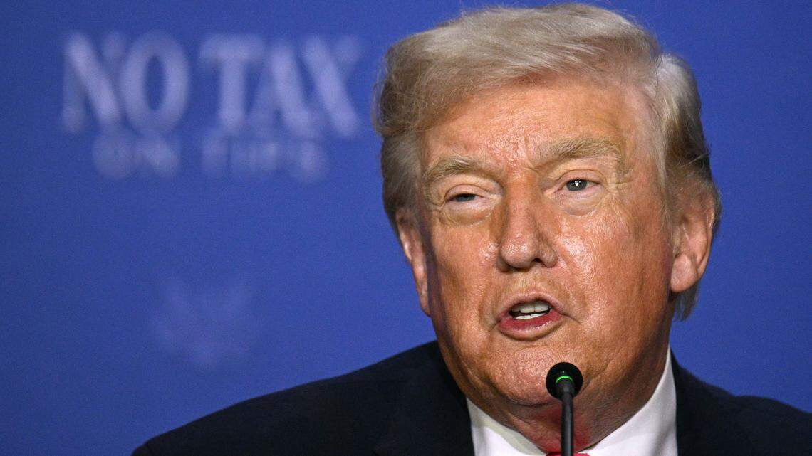 El presidente de Estados Unidos, Donald Trump, habla durante una mesa redonda sobre su política de “no impuestos sobre las propinas” en el AC Hotel Las Vegas Symphony Park, en Las Vegas, Nevada, el 16 de abril de 2026.