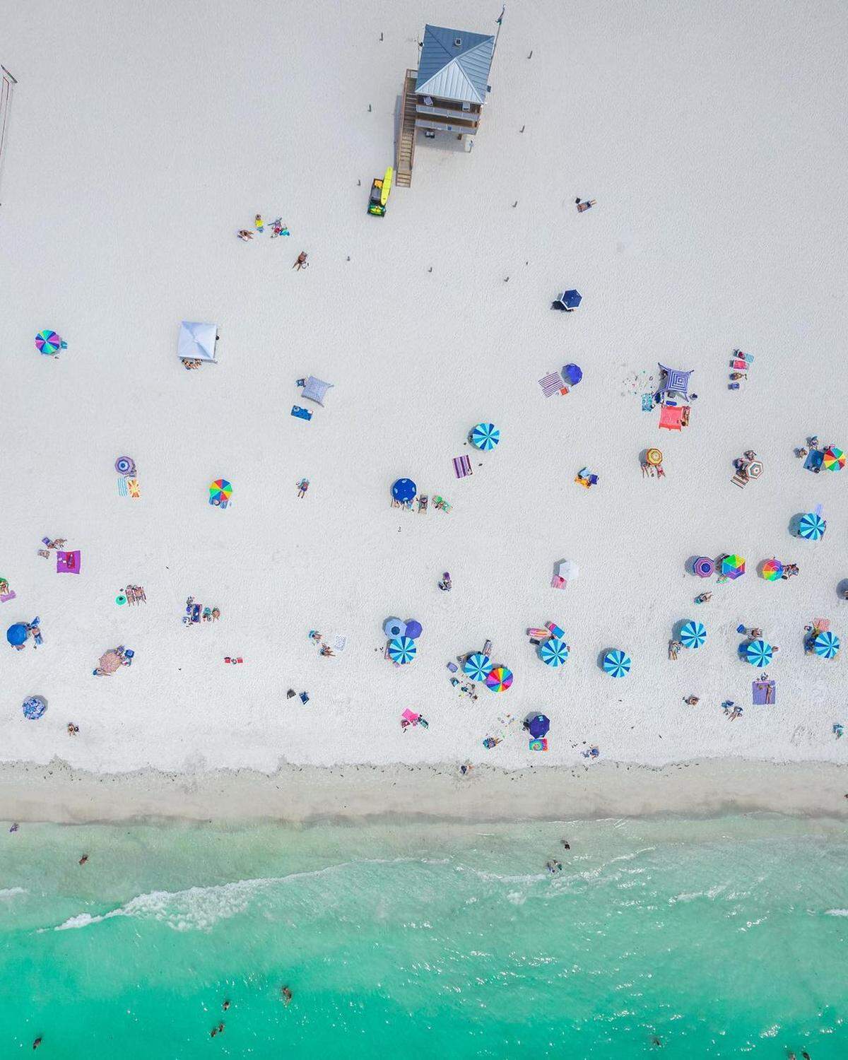 A 250 millas de Miami, Anna Maria Island, una isla barrera en la costa del golfo de Florida es conocida por sus amplias playas de arena blanca.