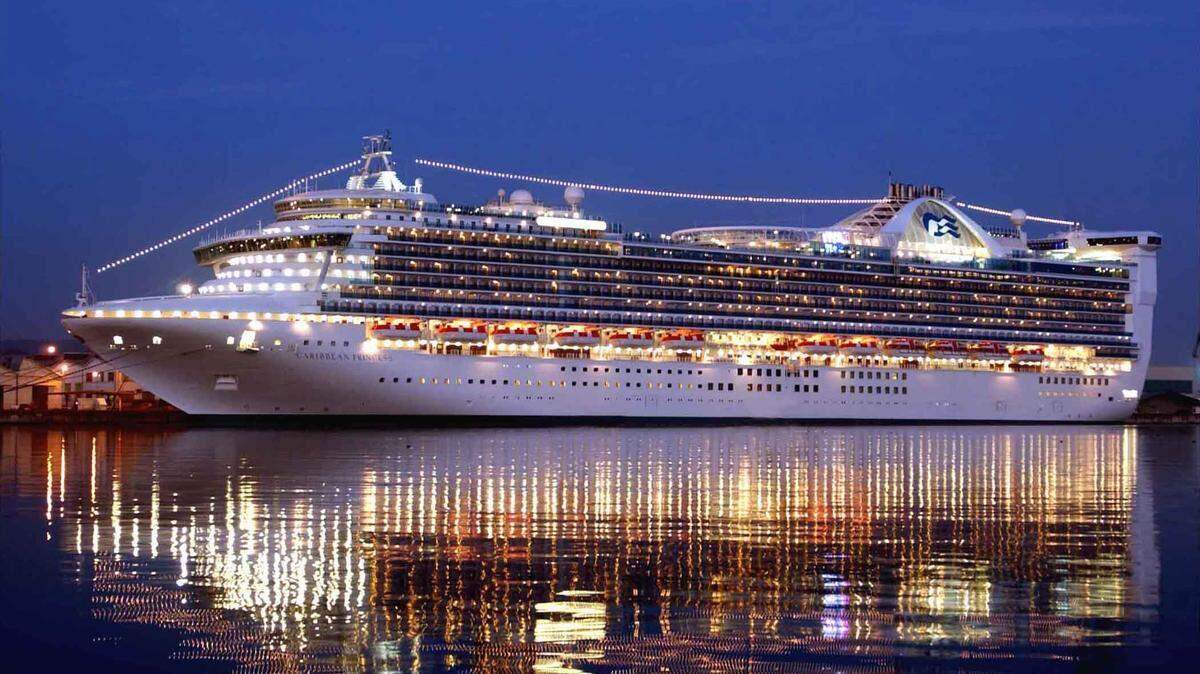 El Caribbean Princess, que zarpó de Fort Lauderdale el 28 de abril de 2026, tiene a más de 100 pasajeros enfermos a bordo debido al norovirus, según los CDC.