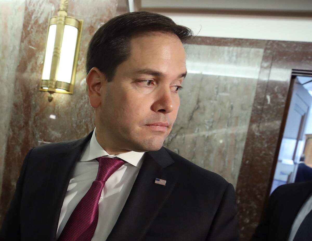 El senador Marco Rubio conversa con la prensa en el Capitolio de Washington el 25 de enero del 2018. 