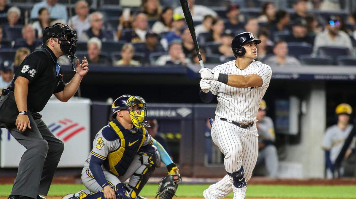 El novato dominicano Jasson Domínguez sufrió un desgarro en el codo de su brazo de lanzar y tendrá que ser sometido a una cirugía Tommy John, poniéndole freno al impresionante inicio de su carrera en las Mayores que incluyó cuatro jonrones en sus primeros siete juegos con los Yankees de Nueva York.