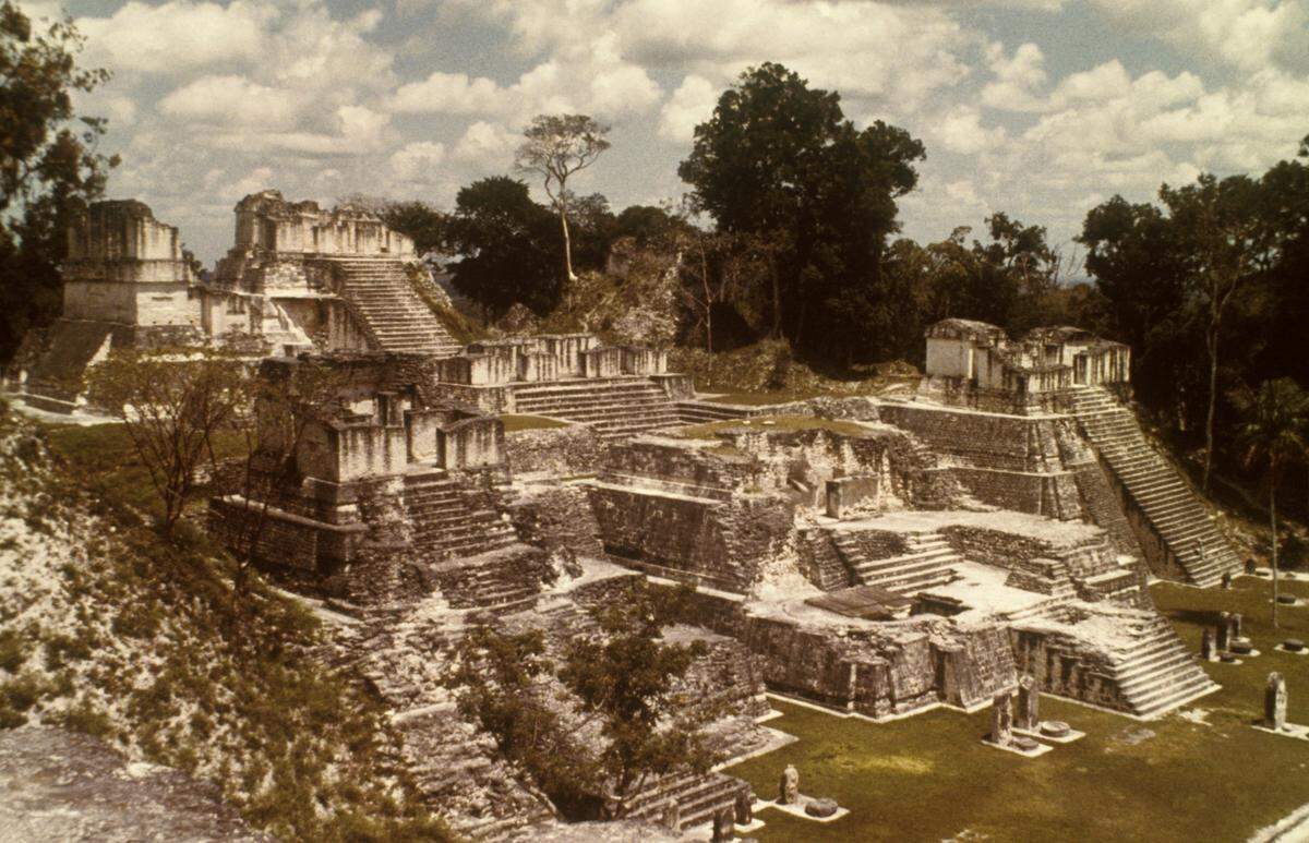 Acrópolis del Norte en la antigua ciudad de Tikal (Guatemala), construida por los mayas.
