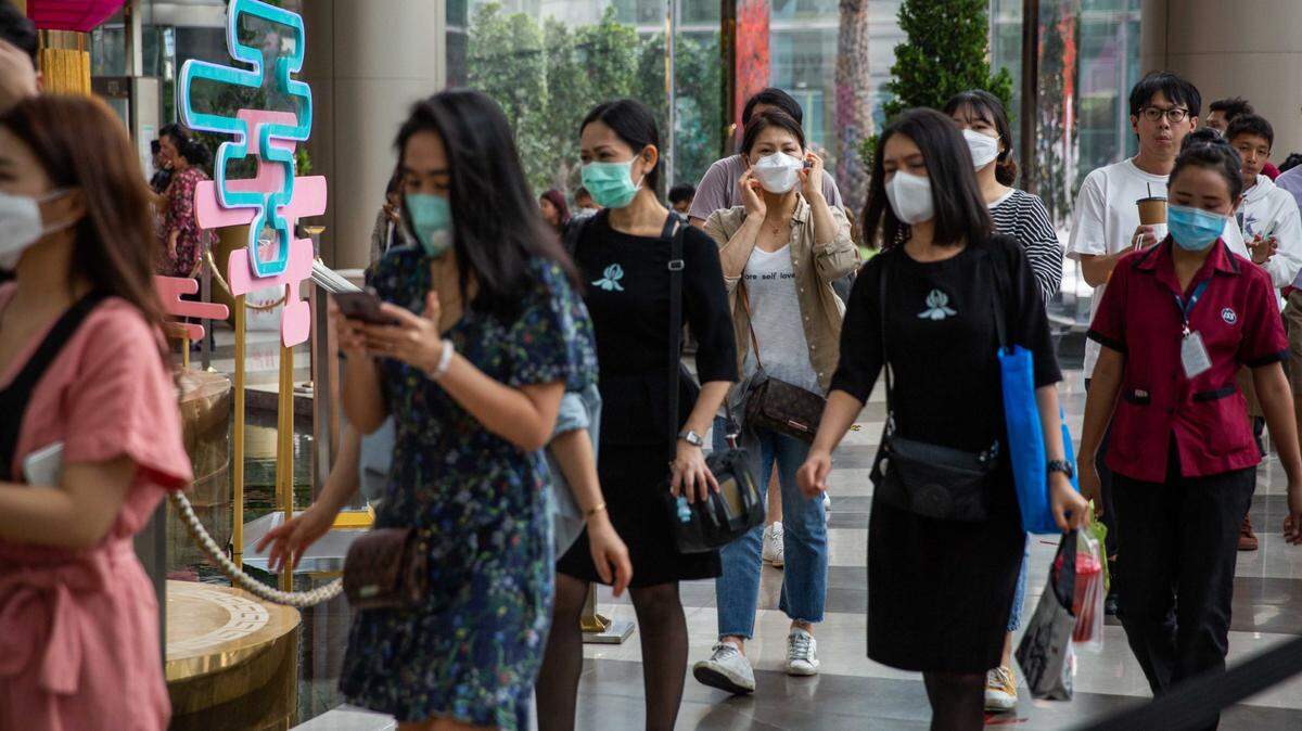 Las infecciones no se propagan bien por el aire. Las fotos de personas caminando por las calles en China con máscaras son dramáticas, pero revelan desinformación.