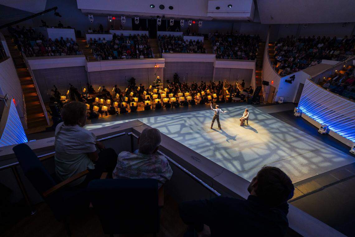 All I Need is the Girl” del musical “Gypsy”, con Brian Letendre y Zoe Middleton.