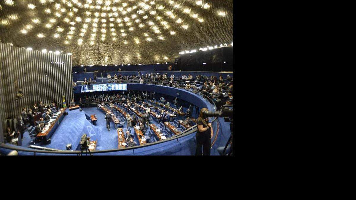 Vista general hoy, miércoles 11 de mayo de 2016, durante el inicio de la sesión del Senado, en Brasilia (Brasil), que definirá si la presidenta Dilma Rousseff será sometida a un juicio político que puede poner fin a su mandato.EFE 