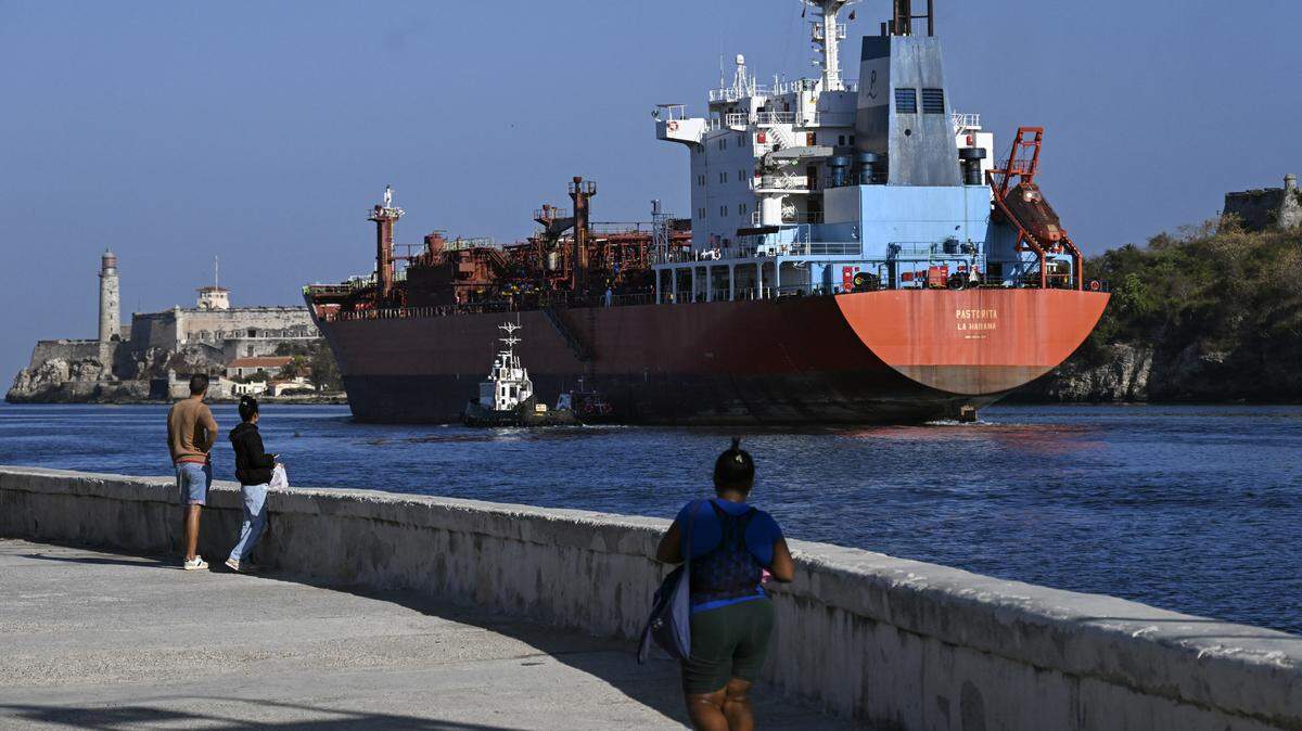 El tanquero con bandera cubana Pastorita zarpa vacío del puerto de La Habana el pasado 26 de febrero.