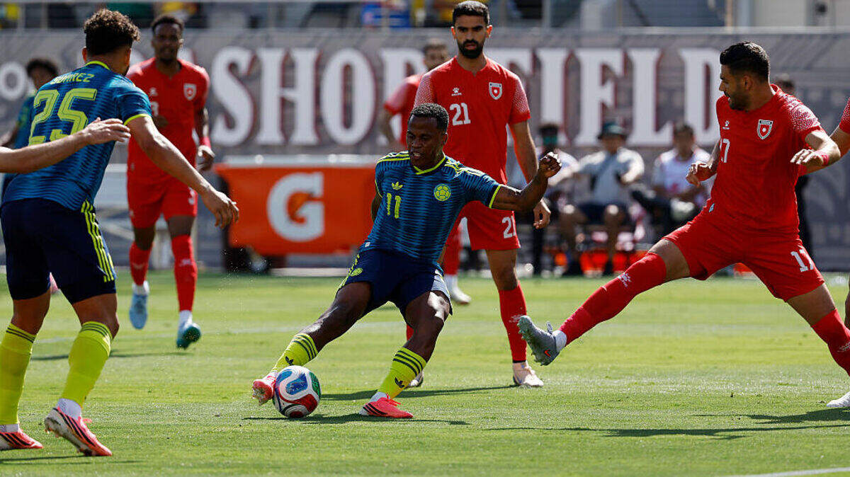 Colombia derrotó 2-0 el domingo a Jordania con un doblete de Jhon Arias (centro), en su último partido de preparación de cara al Mundial de Norteamérica 2026.