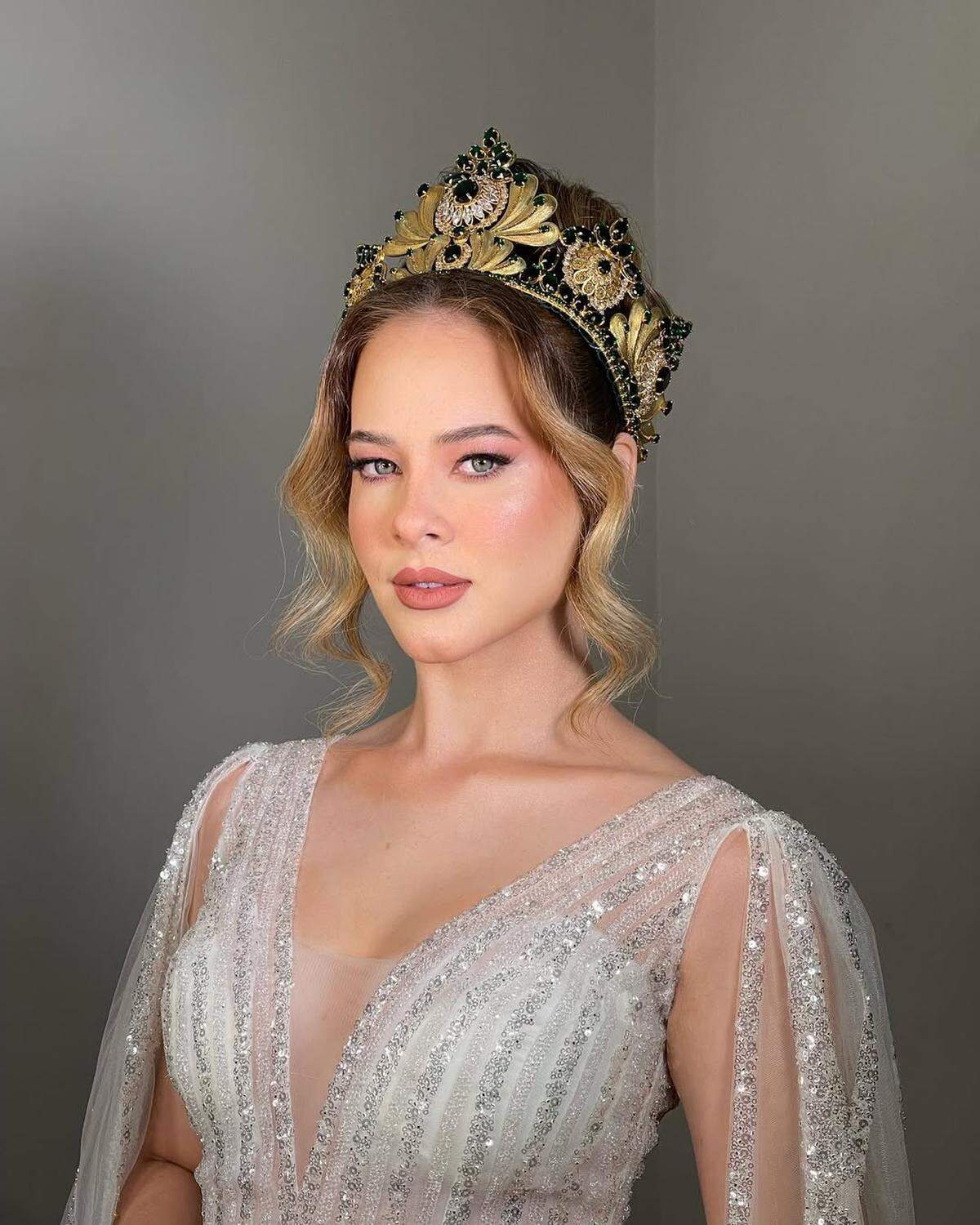 “Mi parte migrante me ayudó a entender las necesidades que viven los grupos más vulnerables”, dijo la cubana Gisselle Rosales, Miss Ecuador 2025.