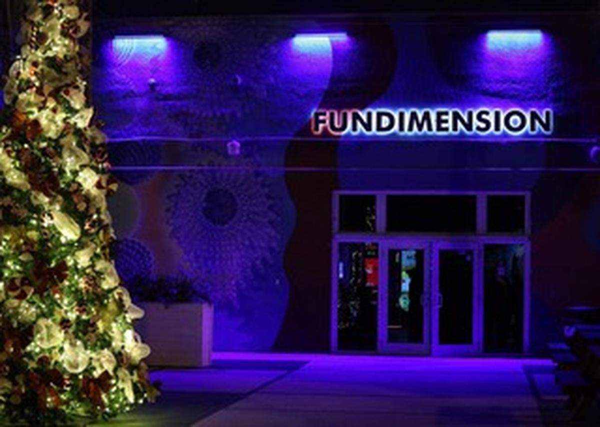 El Duckpin Bowling que solo se puede jugar en Miami FunDimension, en Wynwood, consiste en un juego con bolos más cortos que los bolos tradicionales, lo que los hace más difíciles de derribar.