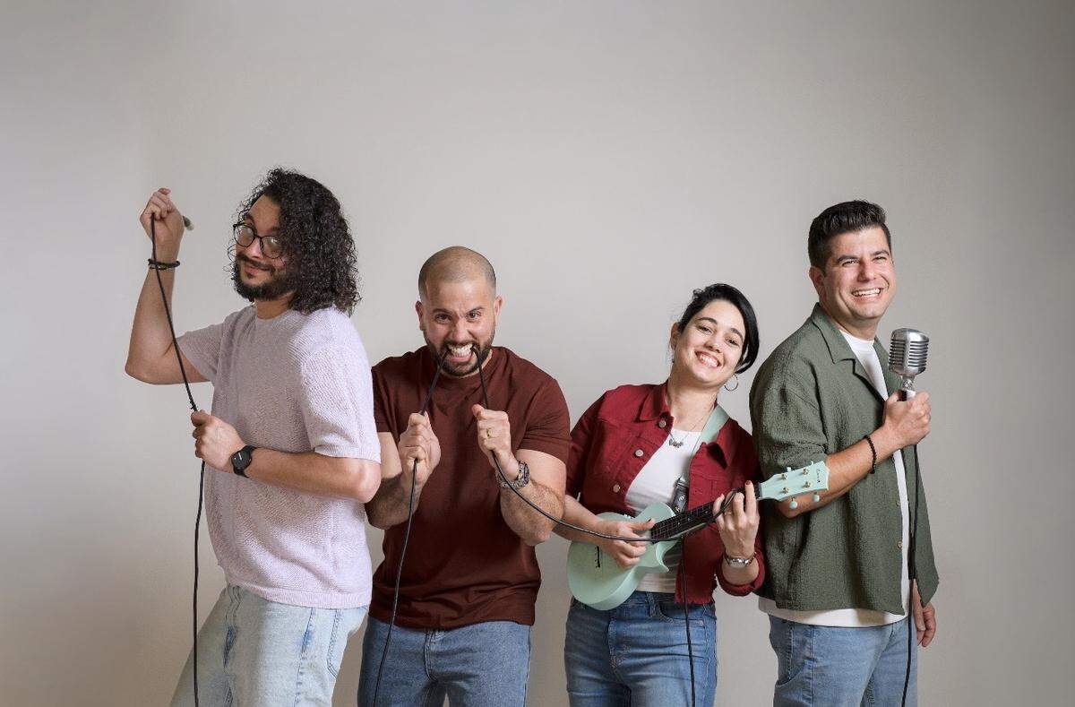 Manuel Alonso, Alberto Rojas, Ailin González, y Rami González en “Latino Comedy” en el Ashe Auditorium, del James L. Knight Center.