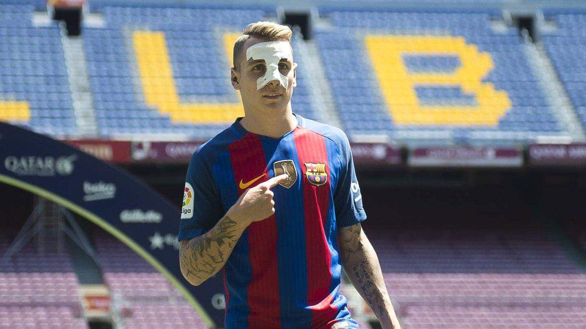 El joven lateral francés Lucas Digne se mostró encantado de convertirse en nuevo jugador del FC Barcelona, en su presentación como jugador este jueves 14 de julio del 2016.