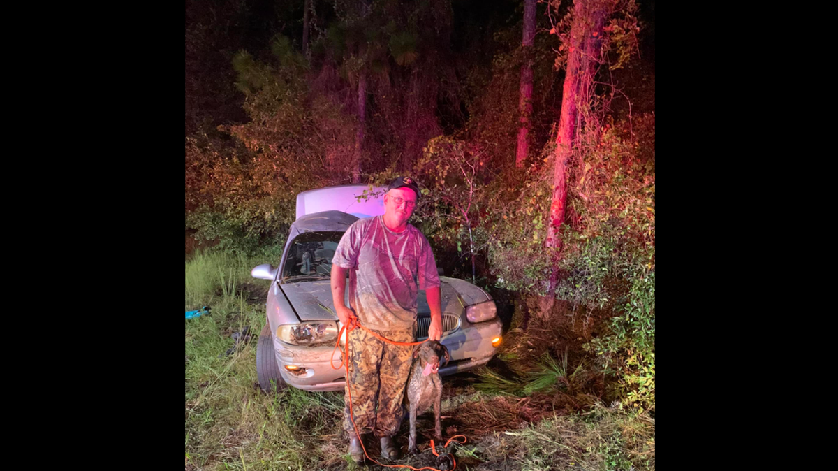 El detective Buck Dyal y a su compañera de la Unidad Canina K-9, Beta, solucionaron el misterio de un automóvil ensangrentado sin conductor en la autopista I-10 de la Florida.