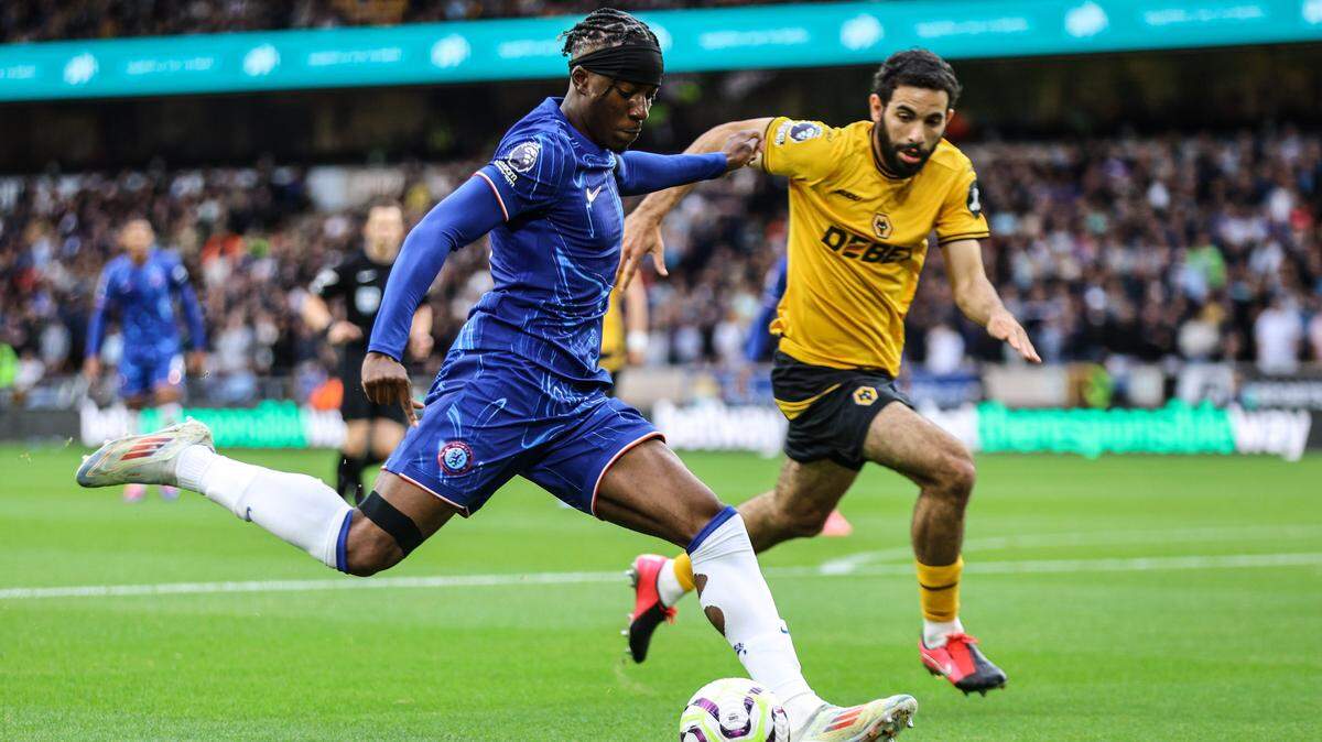 El Chelsea saldó su visita al Wolverhampton con una goleada 6-2 en la segunda jornada de Premier League, en la que Noni Madueke (izq.) logró un hat-trick, asistido en sus tres goles por Cole Palmer.