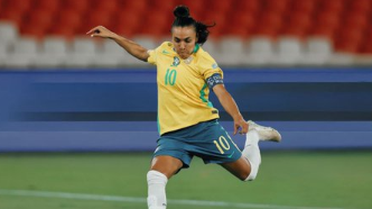 Brasil apaleó 5-1 a Uruguay el martes en Quito y clasificó a la final de la Copa América femenina, en la que intentará vencer a Colombia el sábado para ganar su novena corona en el torneo de selecciones más importante de Sudamérica.