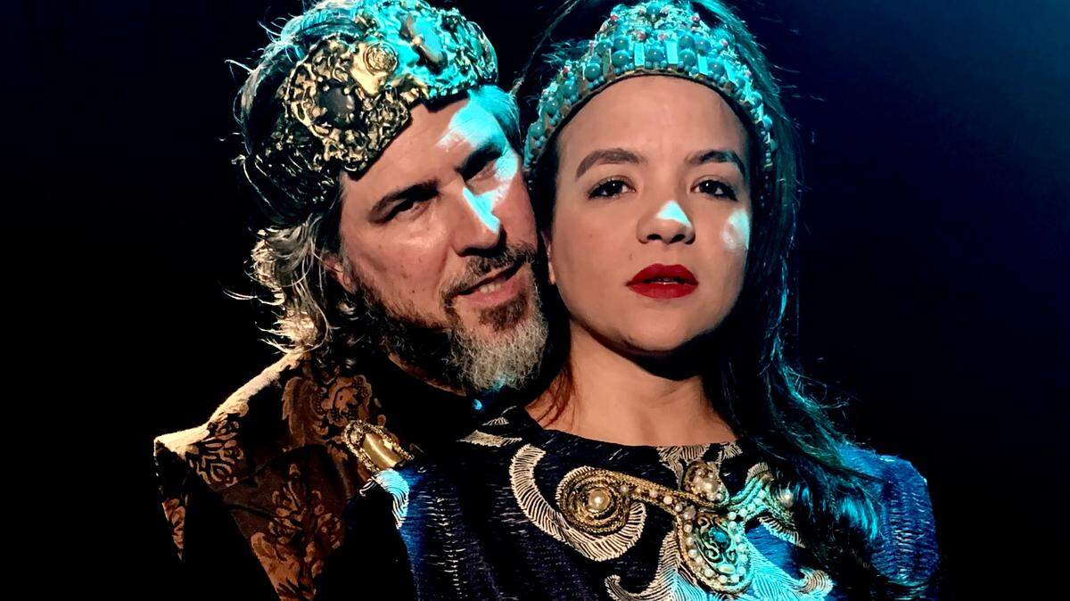 Larry Villanueva y Laura Alemán en la sala Lagrada de Madrid, España.