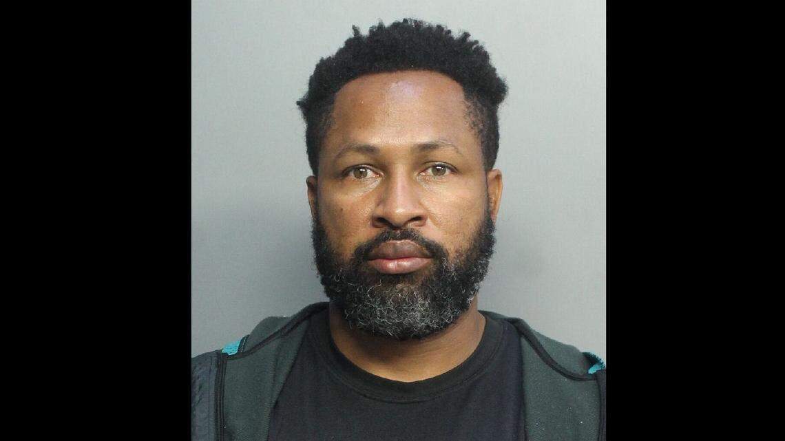 Lo admiraban como ‘Coach D’. Ahora es culpable por abuso de una menor en Miami Gardens