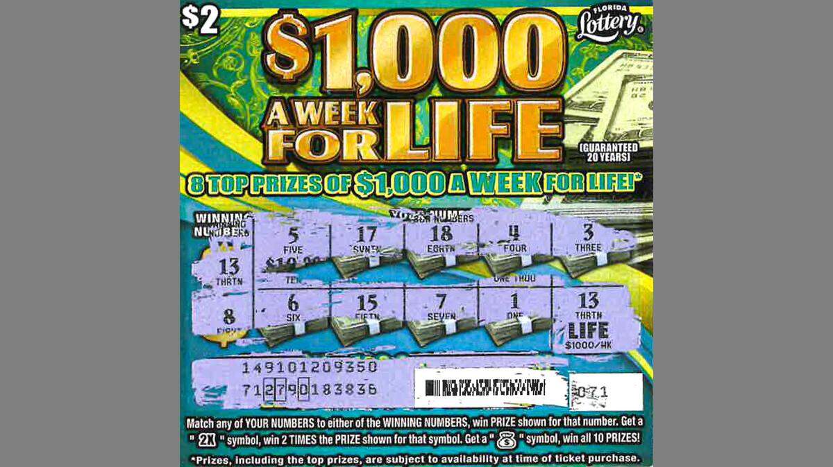 Boleto ganador de $1,000 A WEEK FOR LIFE comprado por Alexis Roque Comana en supermercado de Hialeah. 