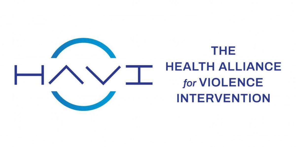 Logo de The Health Alliance for Violence Intervention, que ha abogado por cambios en las políticas de Medicaid a nivel federal y estatal que permitan este gasto.&nbsp;