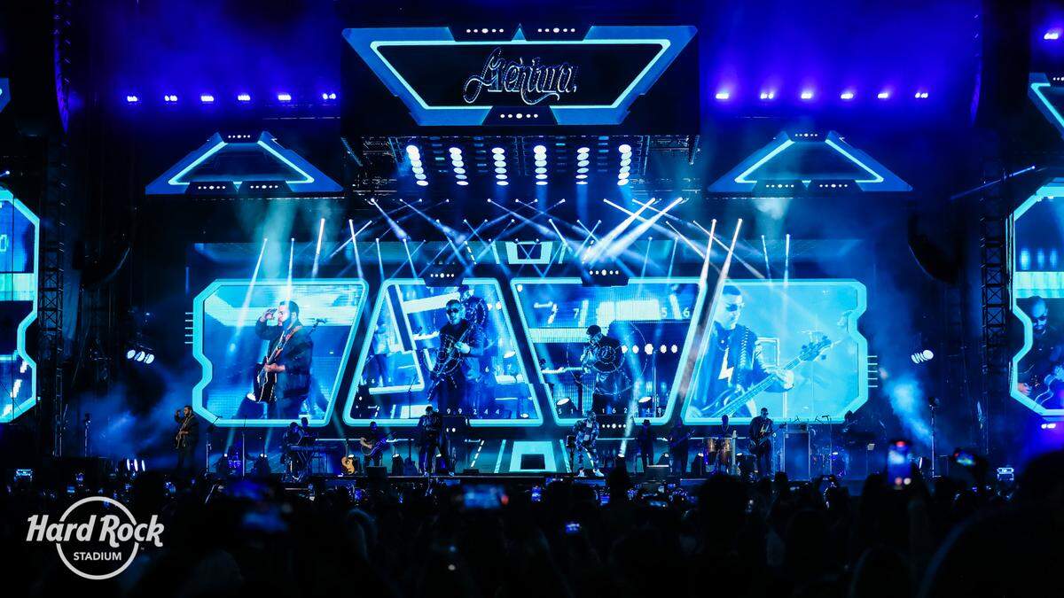 El recital del sábado es parte de la gira titulada como una canción que Aventura grabó en 2019, “Inmortal”. El Hard Rock Stadium era una fiesta.