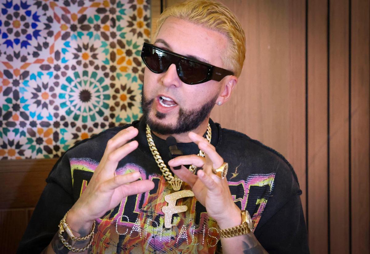 Fido, of the puerto rican reggaeton duo Alexis & Fido, talks during an interview on Monday, May 5, 2025, at Sufrat Restaurant in Doral, Fla. The urban duo is celebrating 20 years of their musical career. El dúo urbano está celebrando sus 20 años de trayectoria musical.