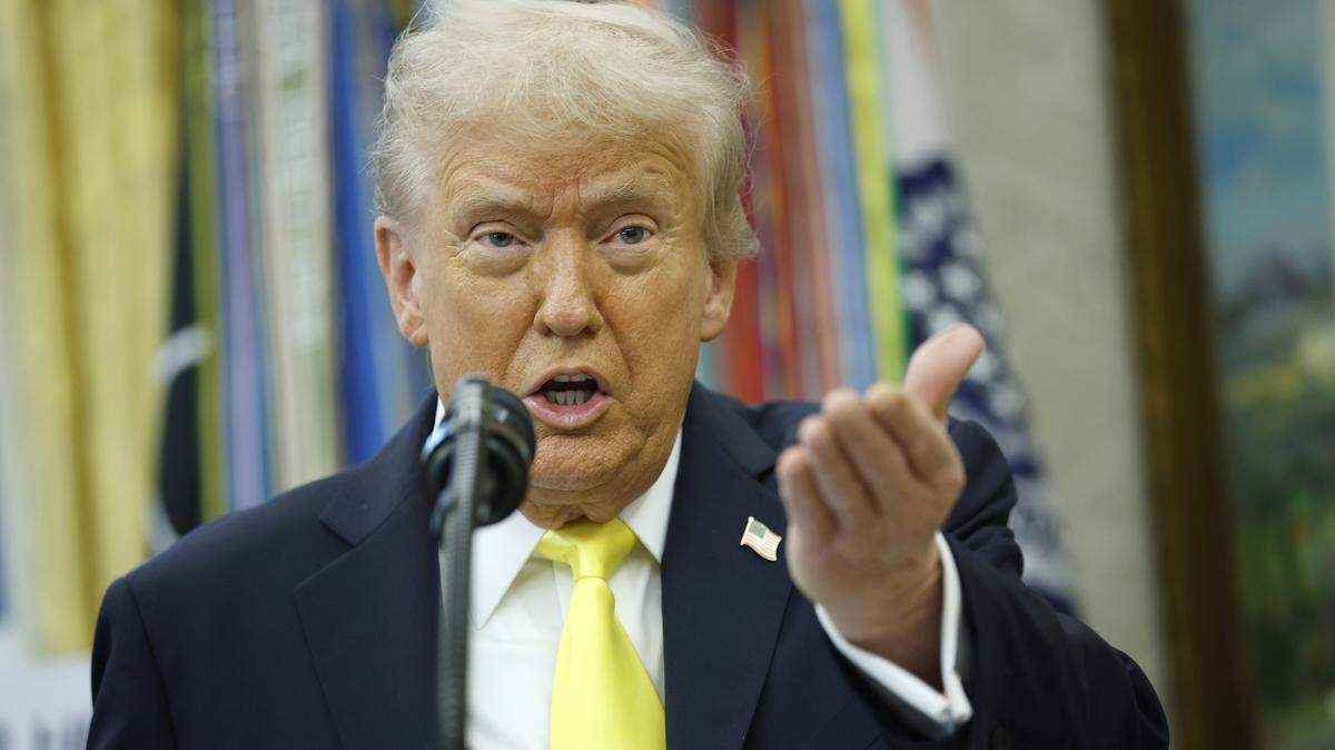 WASHINGTON, DC - OCTOBER 15: U.S. President Donald Trump speaks during a press conference in the Oval Office of the White House on October 15, 2025 in Washington, DC. Trump and Director of the FBI KashPatel provided an update on the Trump administration's progress in reducing violent crime. (Photo by Kevin Dietsch/Getty Images)