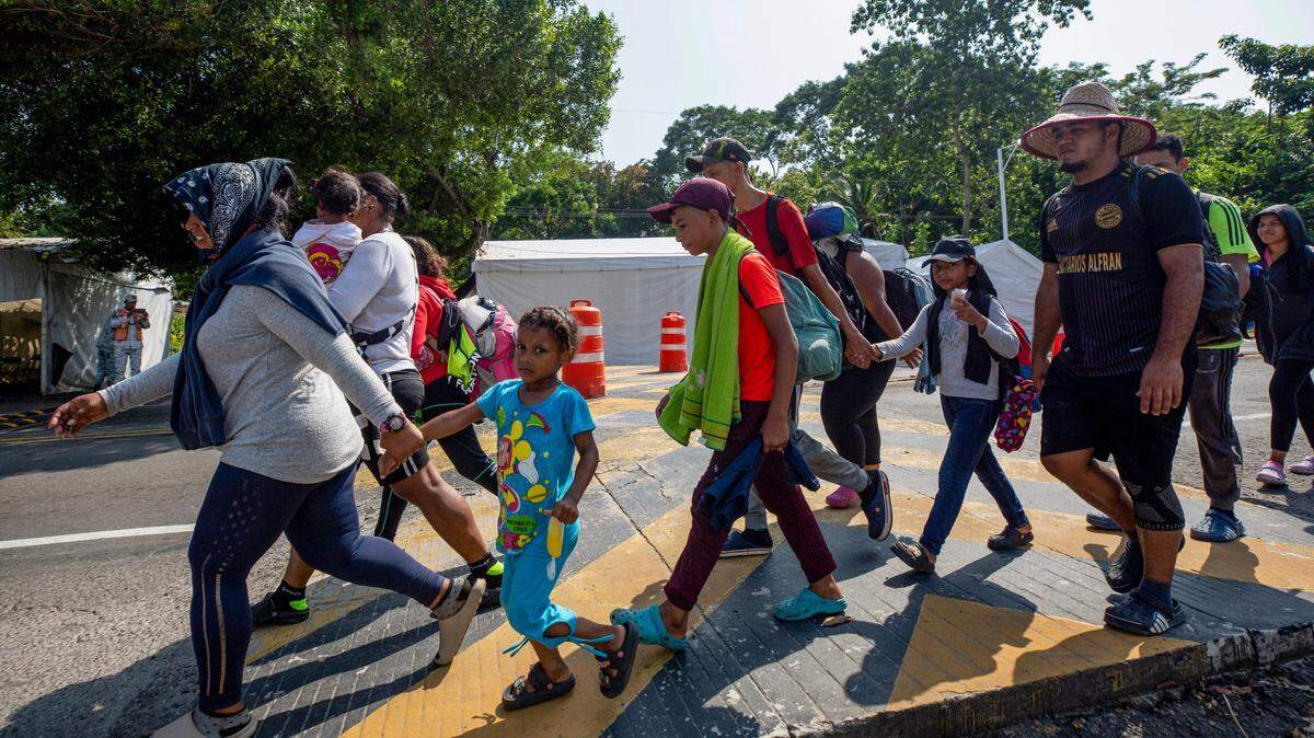 Foto de archivo. Unos 500 migrantes hondureños salieron caminando el sábado de madrugada de San Pedro Sula, en el norte del país, con dirección a Estados Unidos, en lo que constituye el primer grupo de estas características desde enero de 2022.
