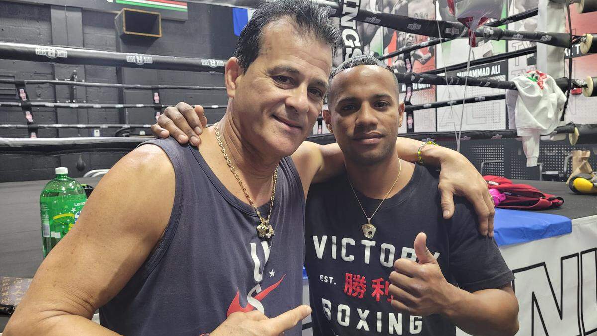 Billy Rodríguez junto con su entrenador Eufrasio “Franco’’ González en el gimnasio de Miami.