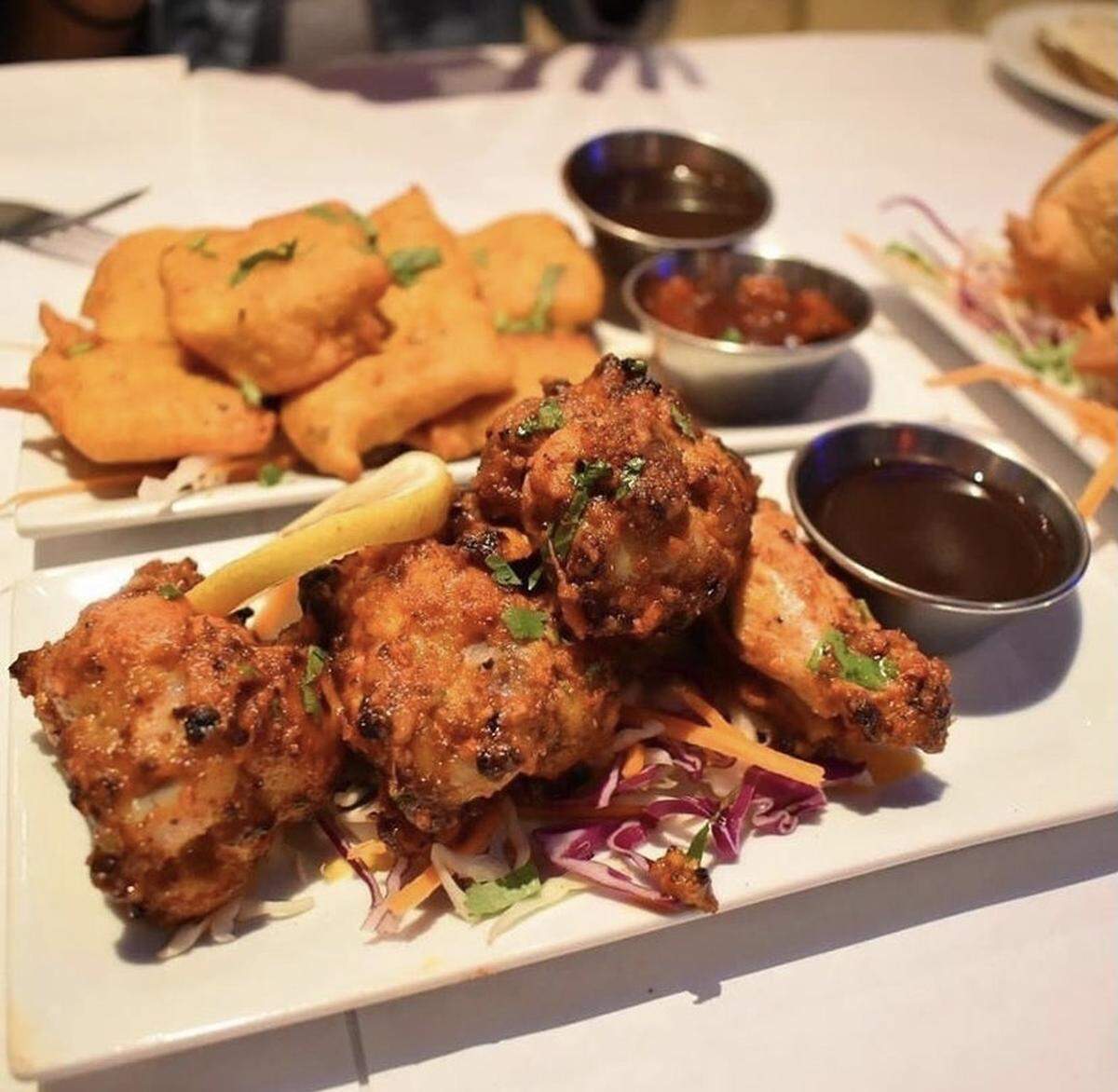 Paneer Pakora, alitas de pollo tandori.
