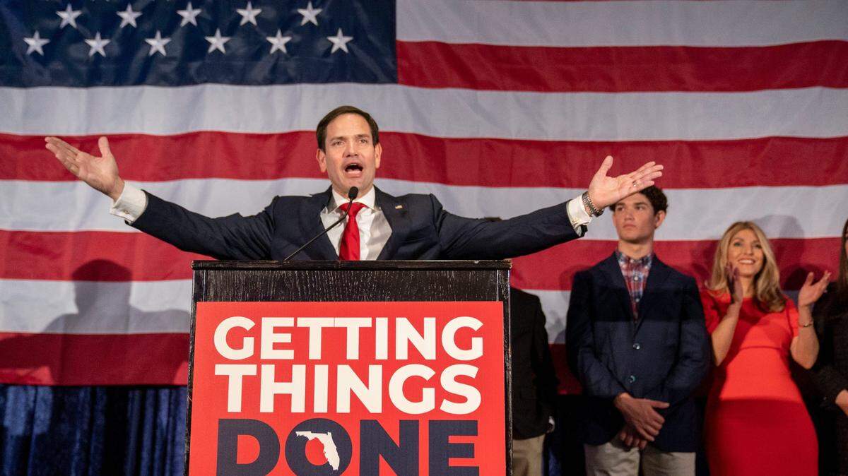 El Senado de Estados Unidos confirmó este lunes por unanimidad al senador de Florida Marco Rubio como nuevo secretario de Estado del país, convirtiéndose en el primer hispano en dirigir la diplomacia estadounidense.