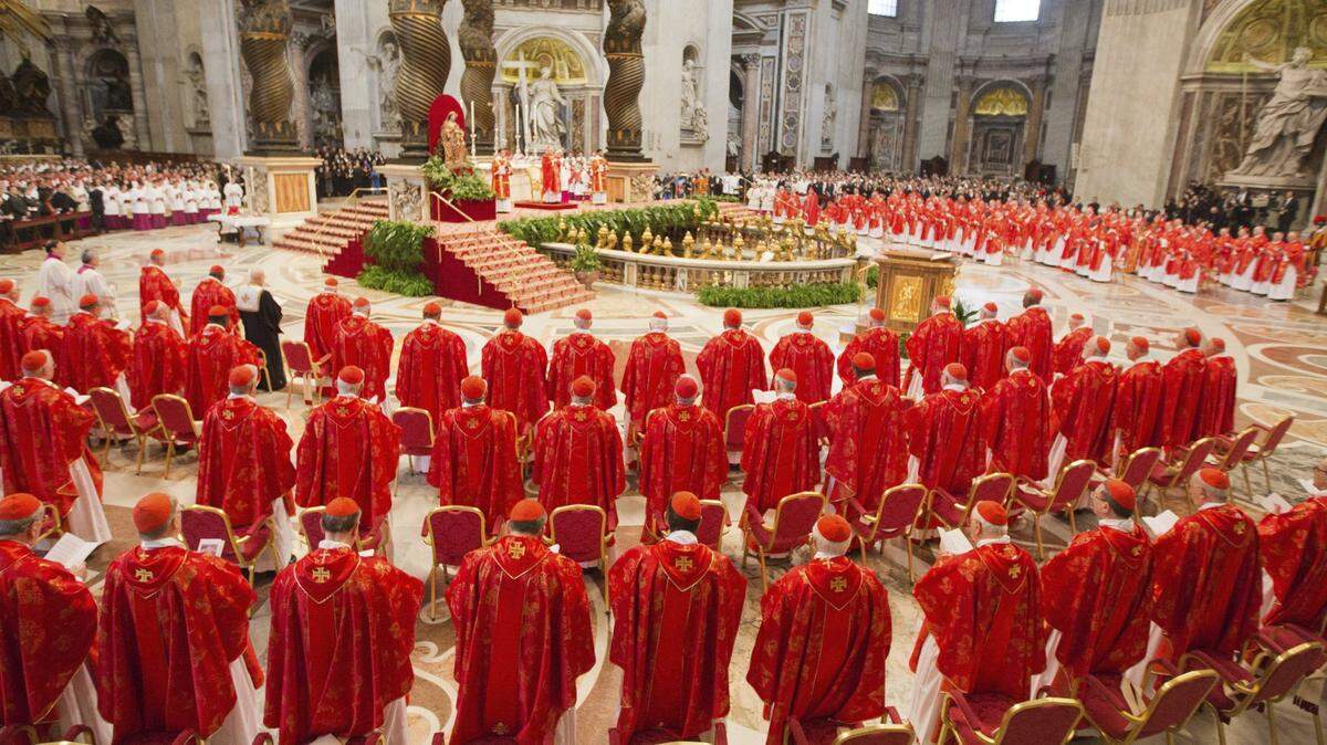Ciudad del Vaticano el 12 de marzo de 2013, de los cardenales asistiendo a la misa votiva “Pro eligendo Pontifice” previa al comienzo del cónclave.