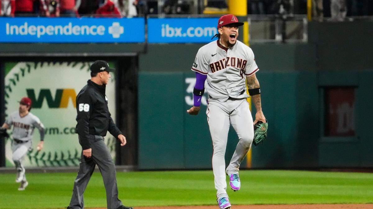 En la serie contra los Filis, el segunda base de los Diamondbacks Ketel Marte dejó línea ofensiva de .387/.406/.581 con 12 imparables, cuatro dobles, un triple y una base robada.