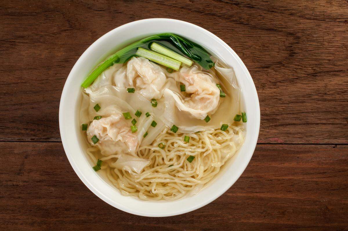 Sopa de fideos wonton al estilo de Hong Kong en King Palace.