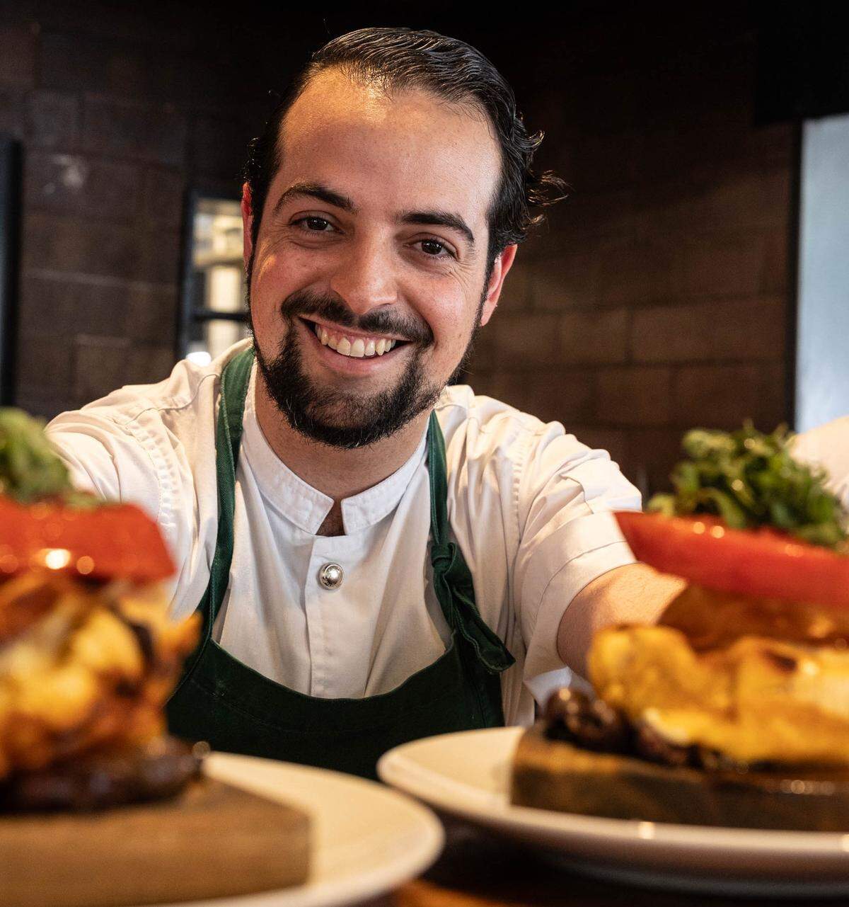 El equipo de cocina es liderado por el chef Alejandro Castro.