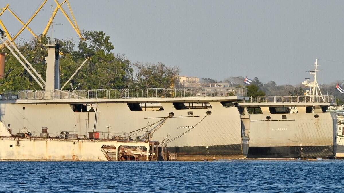 Buques de la guardia costera cubana atracados en el puerto de La Habana el 25 de febrero de 2026.