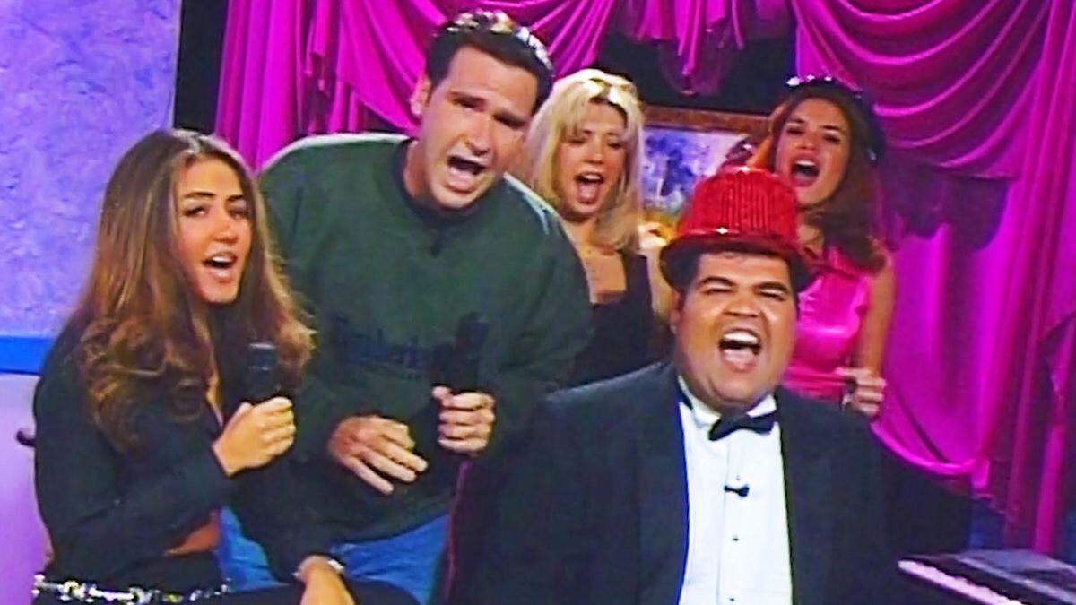 Paul Bouche (centro) con parte del elenco de ‘A oscuras pero encendidos’.