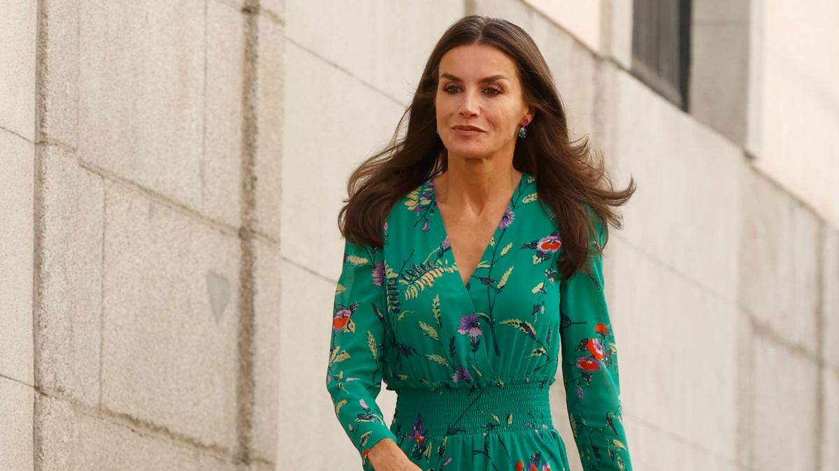 La reina Letizia umple medio siglo de vida como puntal de una monarquía moderna y renovada. 