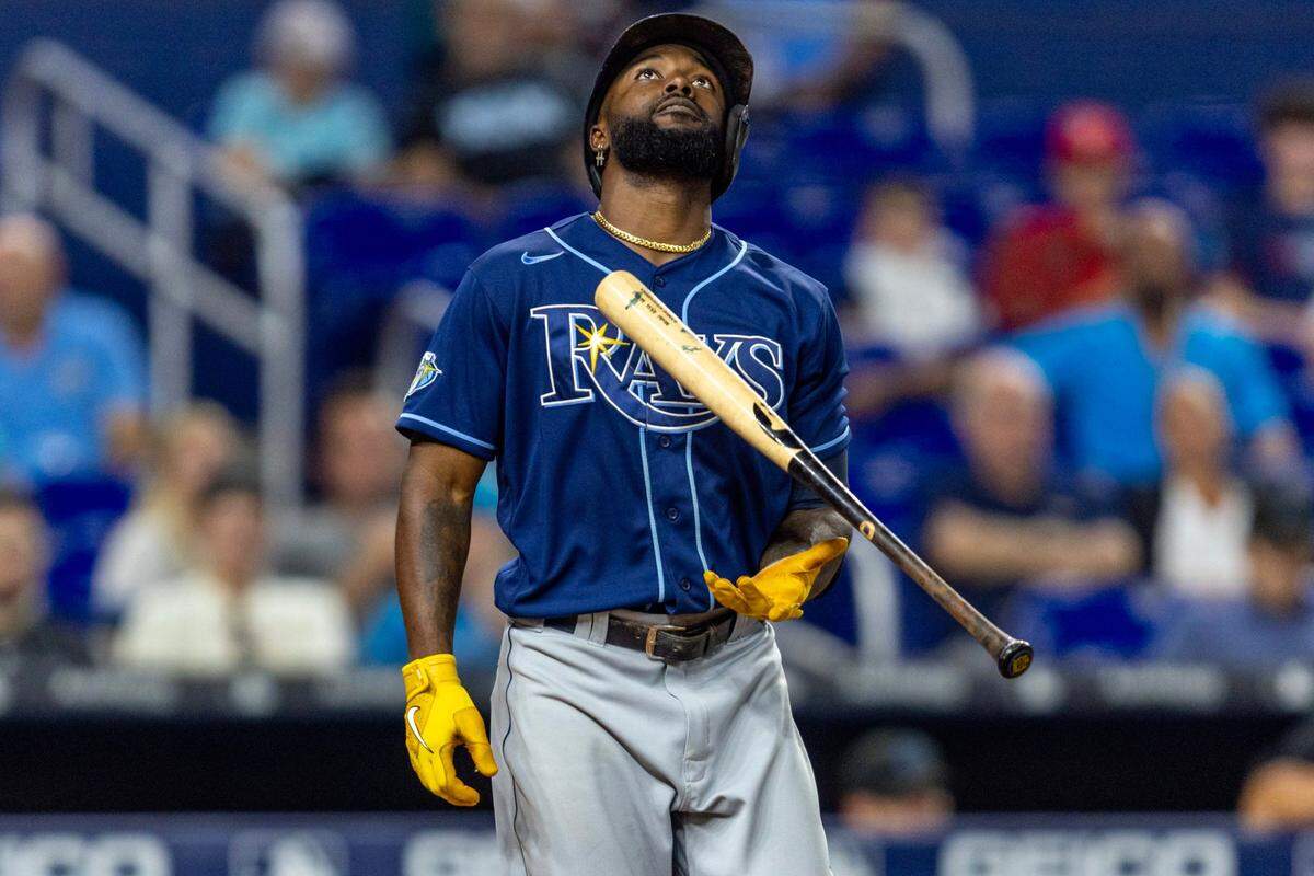 El jugador de los Rays de Tampa Bay Randy Arozarena reacciona tras recibir un boleto en el cuarto inning del partido ante los Marlins, celebrado el 30 de agosto de 2023 en Miami.