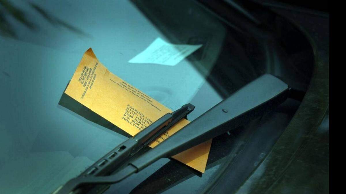 No ceder el paso a peatones , pasar un peaje SunPass sin tener habilitado el servicio o no contar con la silla de carro adecuada para su hijo, podrían ser solo algunas de las posibles infracciones que, como turista, lo llevaría a recibir una multa de tránsito.