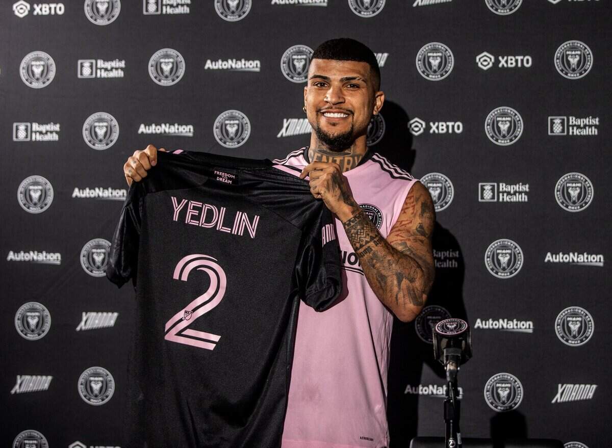 El defensa DeAndre Yedlin, nuevo jugador del Inter Miami CF, durante una conferencia de prensa de presentación en el Drive Pink Stadium en Fort Lauderdale, el 10 de febrero de 2022.