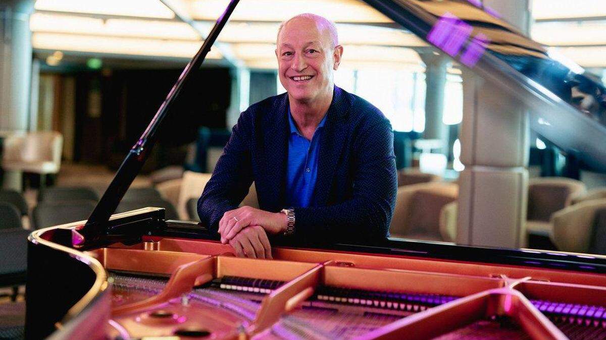 El pianista Shelly Berg, decano de la Facultad Frost de Música, asesor artístico de la serie Jazz Roots y participante en “Kind of Blue: Celebrating the Music of Miles Davis”, que tendrá lugar el viernes 7 de noviembre en el Knight Concert Hall. 