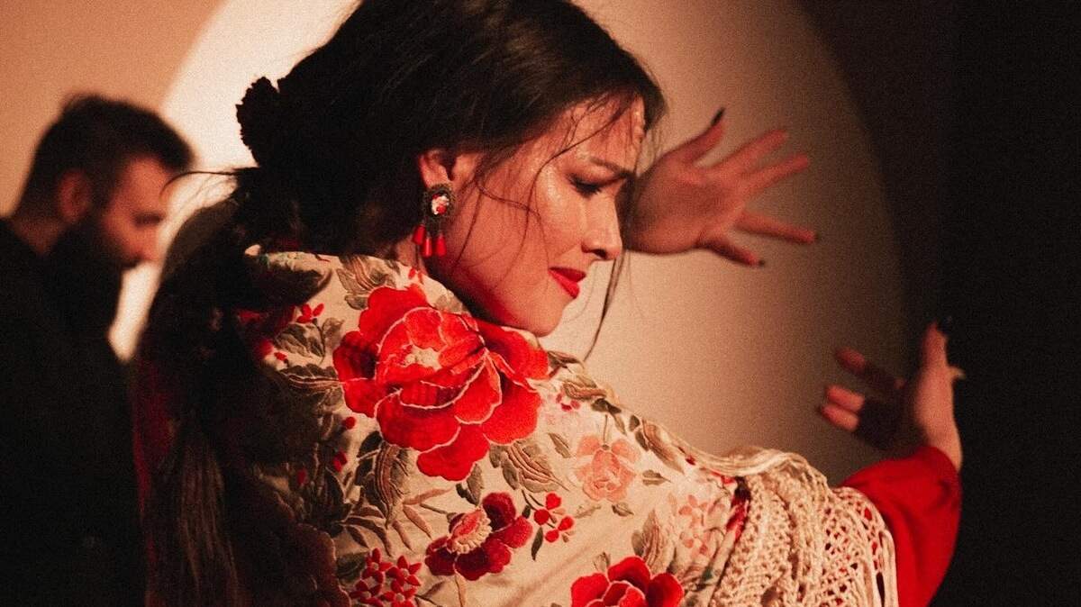 La bailaora Paula Rodríguez visita Miami para ofrecer una sola función de su espectáculo “El latir del mantón” el sábado 11 de mayo en el teatro Colony de Miami Beach.
