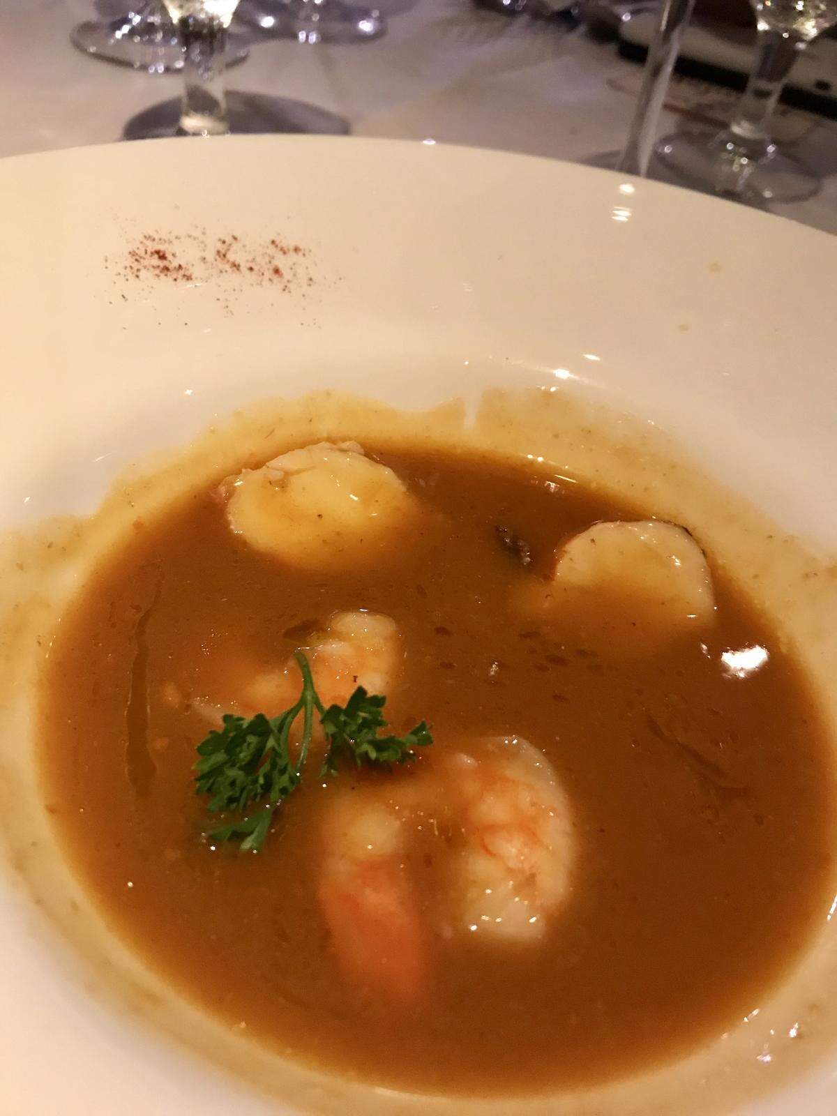Caldereta de langostas y camarones.