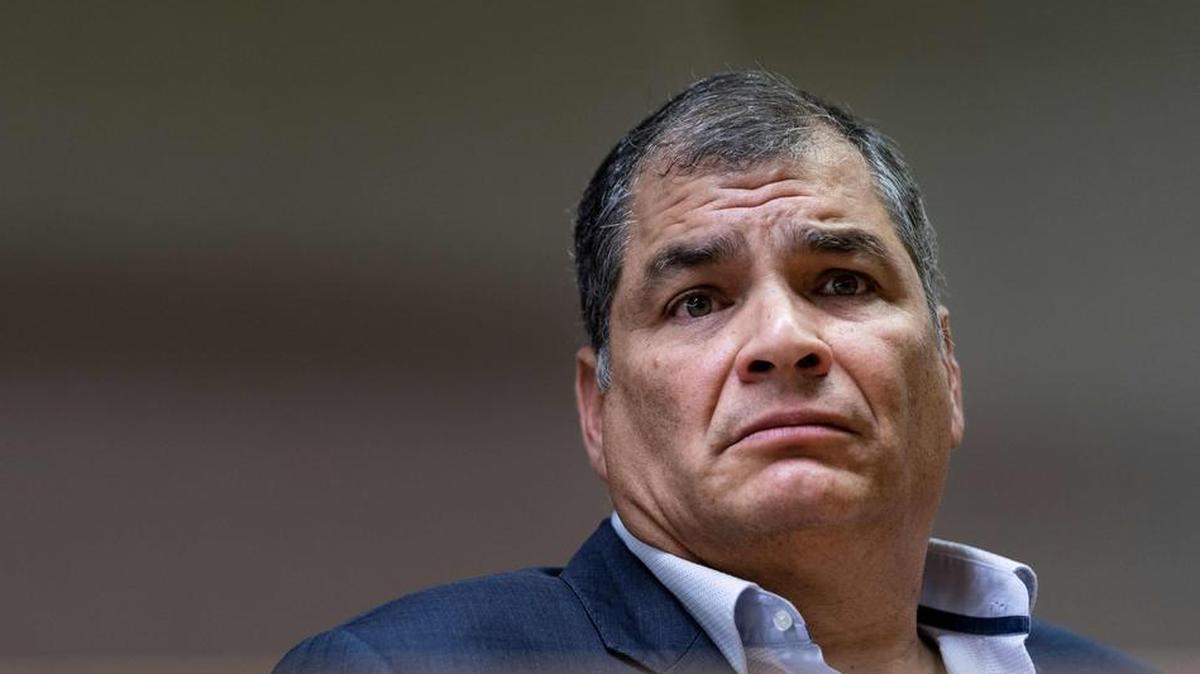 El ex presidente de Ecuador (2007-2017), Rafael Correa, durante una conferencia de prensa en el Parlamento Europeo en Bruselas el 9 de octubre de 2019.