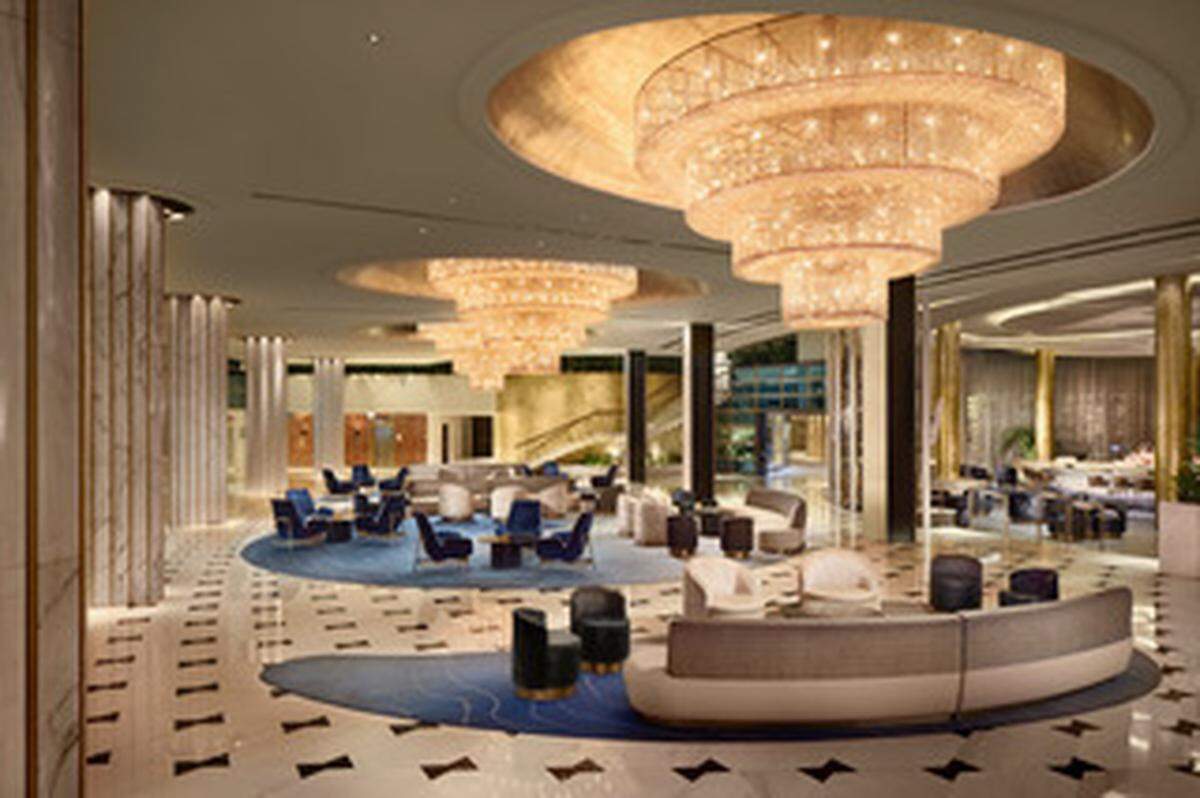  Este verano Fontainebleau Miami Beach promociona&nbsp;Summer Paradise&nbsp;un programa con el podrás reservar cuatro noches o más entre mayo y septiembre para ahorrar hasta un 25% y recibir hasta $100 de crédito en el hotel.